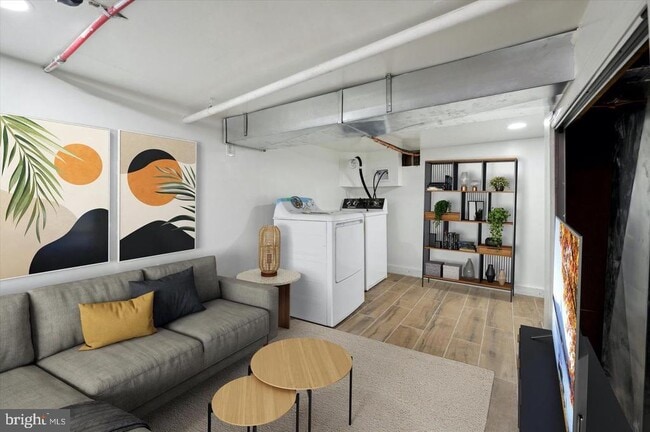 Building Photo - 109 W Thompson St