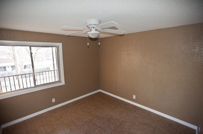 Building Photo - 9412 Montrose Ct