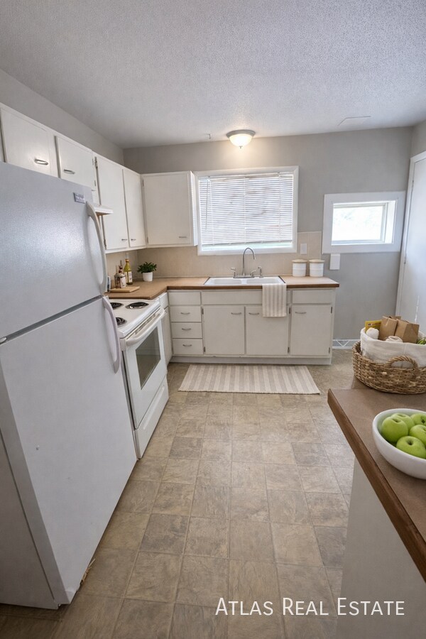 Foto del edificio - 6646 Maywood Ave