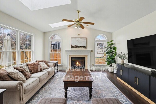 Foto del edificio - 7415 Sterling Dr