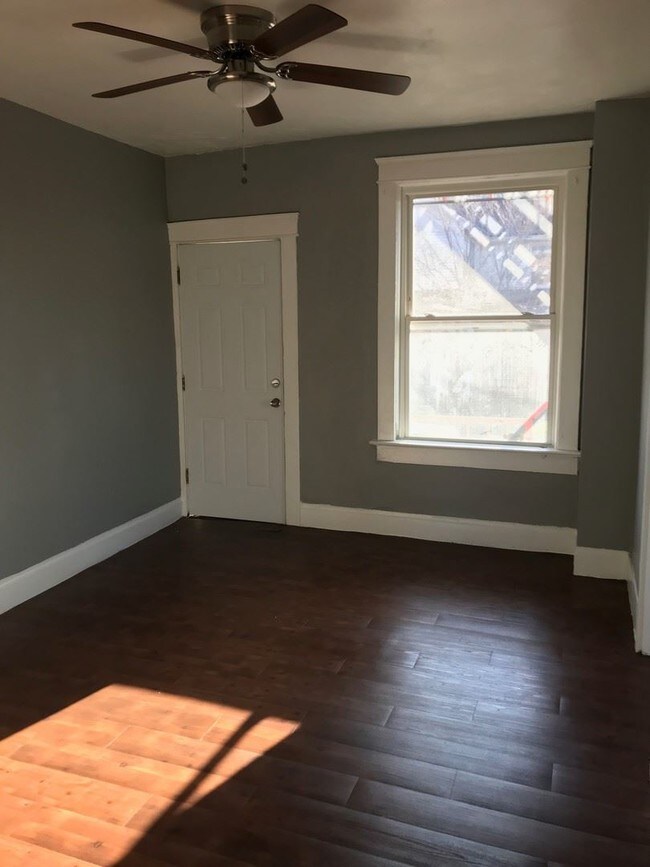 Foto del edificio - 537 E Washington St