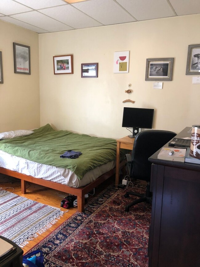 Building Photo - 40 Cherokee St