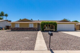 Building Photo - 2059 E Adobe St