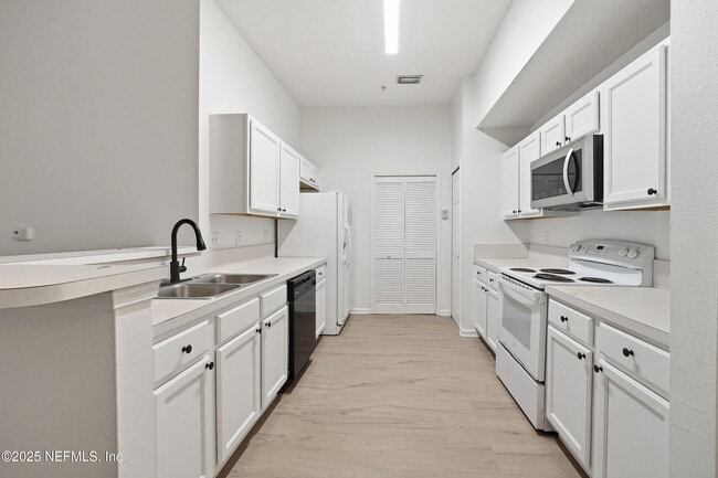 Foto del edificio - 6081 Maggies Cir