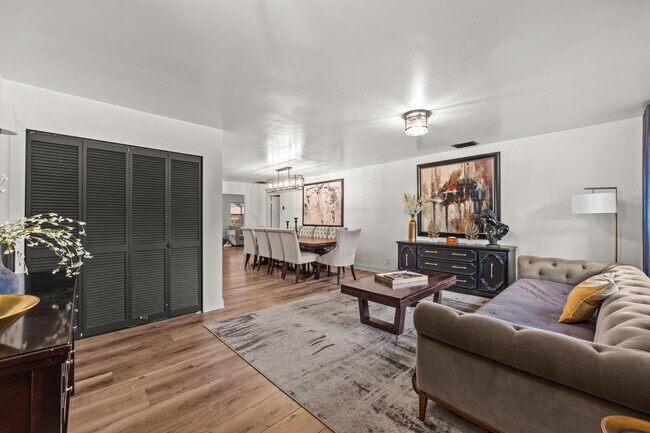 Building Photo - 14248 Paddock Dr