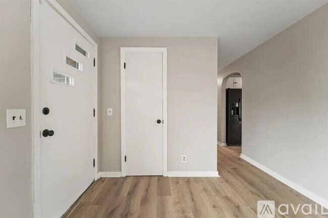 Foto del edificio - 13 Brookside Ave W