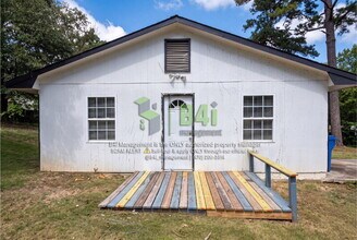 Building Photo - 3037 Foresthill Dr