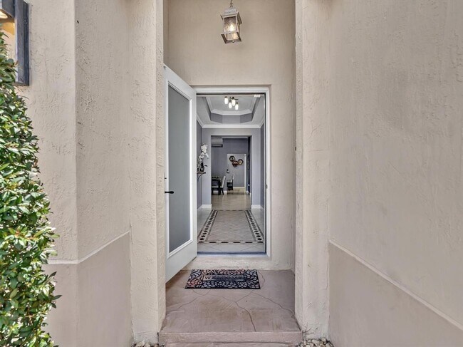 Building Photo - 14304 S Royal Cove Cir