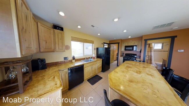 Building Photo - 2 br, 1 bath House - 2904 Rimrock Road