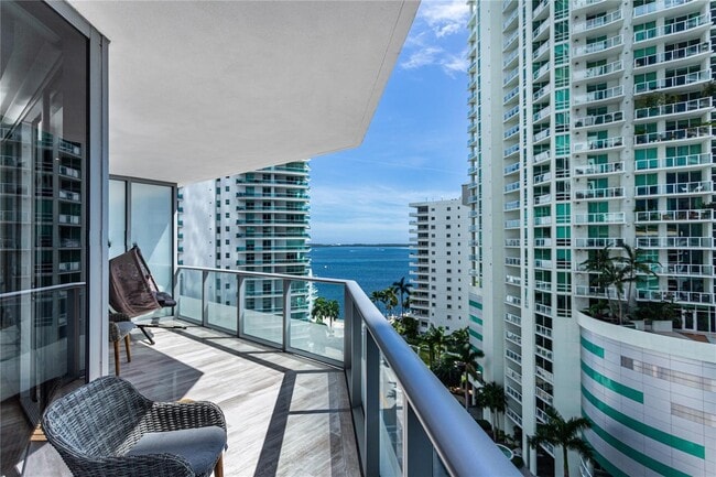 Building Photo - 1300 Brickell Bay Dr
