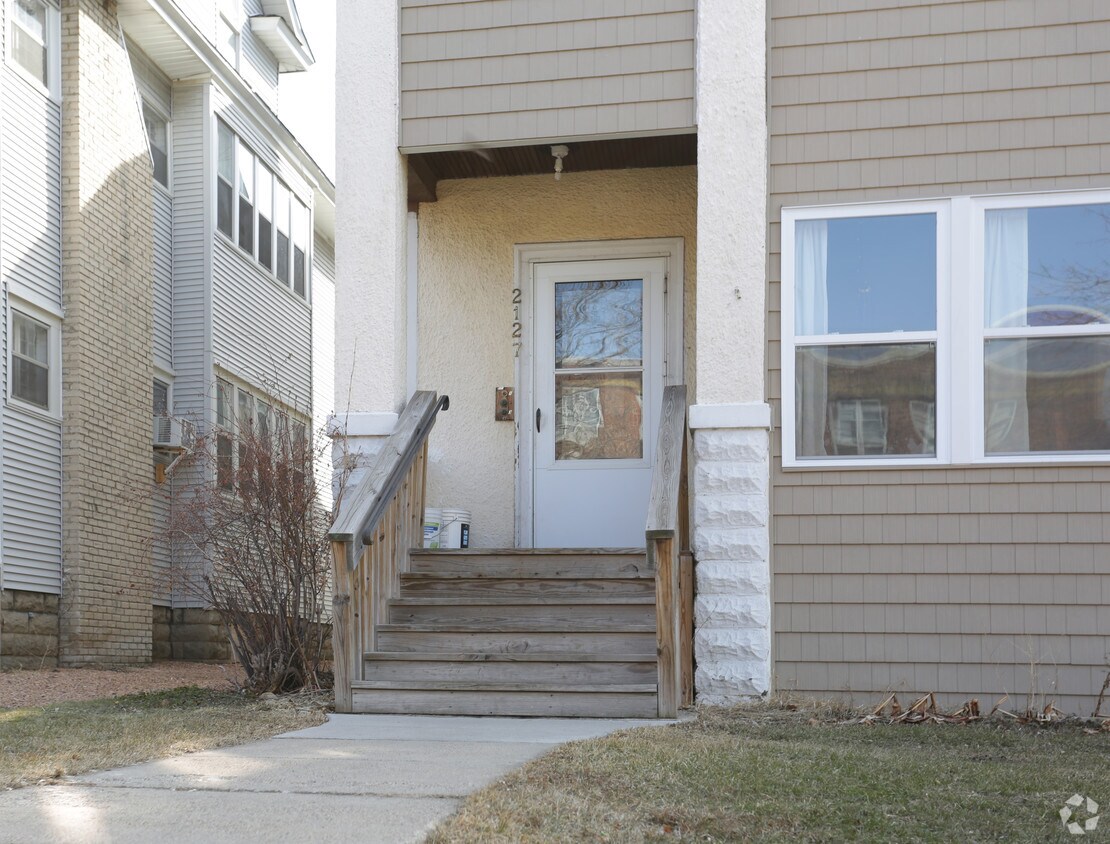 Building Photo - 2125-2127 Pleasant Ave S