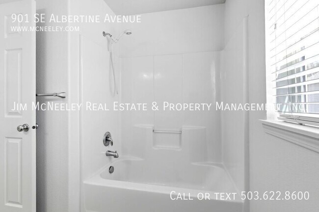 Foto del edificio - 901 SE Albertine St