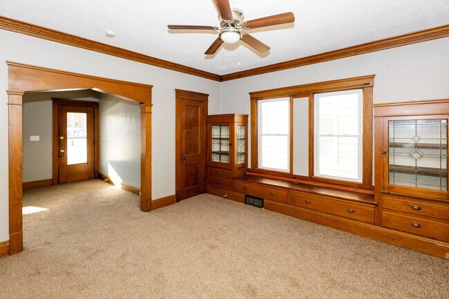 Foto del edificio - 3102 Montclair Ave