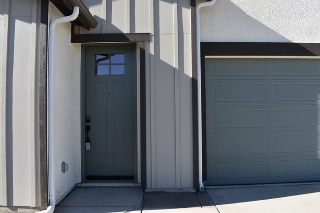 Building Photo - 399 Gallaway Ct