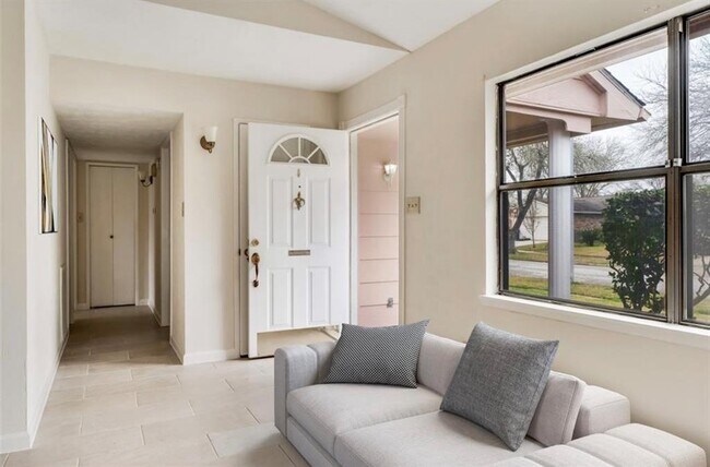 Building Photo - 526 Tara Plantation Dr