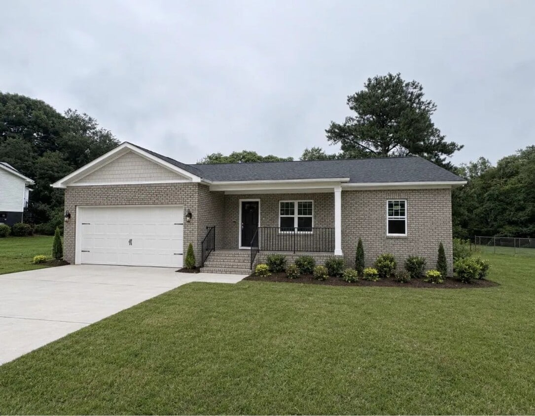 Photo - 2495 Griffith Rd