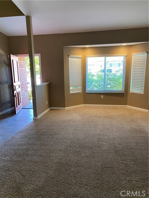 Foto del edificio - 24151 Country Canyon Rd