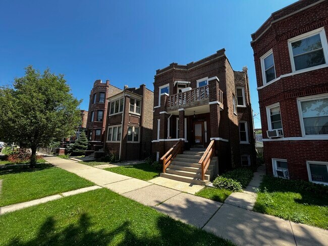 Building Photo - 2207 N Springfield Ave
