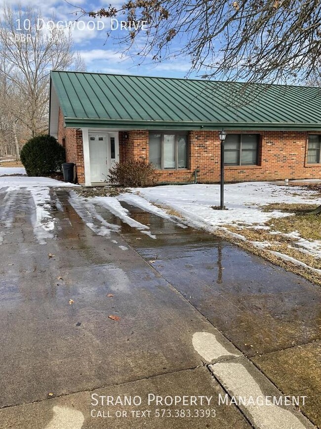 Building Photo - 10 Dogwood Dr