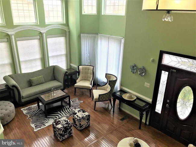 Building Photo - 9671 Royal Crest Cir