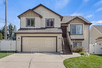 Building Photo - 1526 N Coach Dr