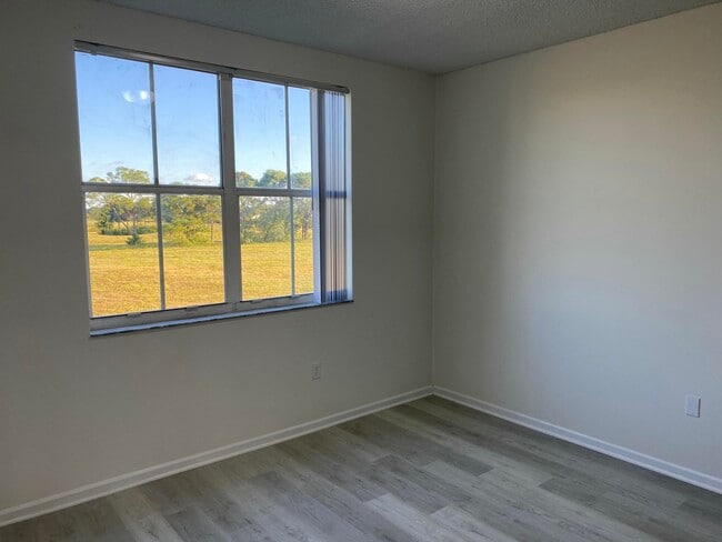 Foto del edificio - 2080 Greenview Shores Blvd