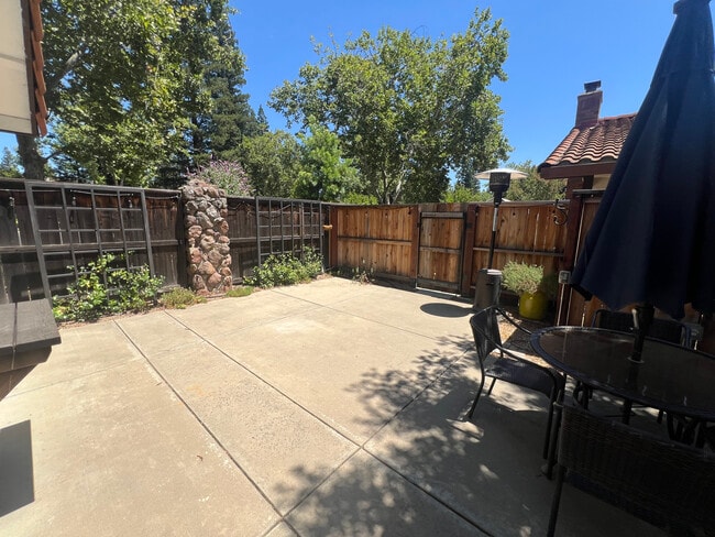Yard - 416 Crow Canyon Dr