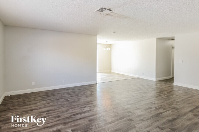 Building Photo - 2850 Sandy Ln