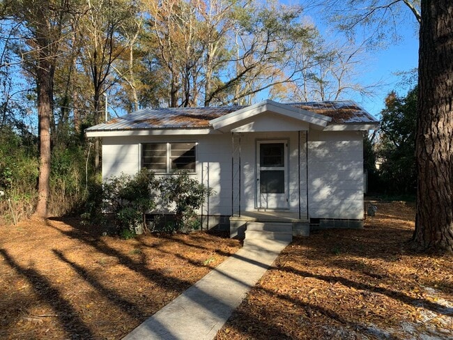 Building Photo - Precious 1BR/1BA Cottage On N Ross