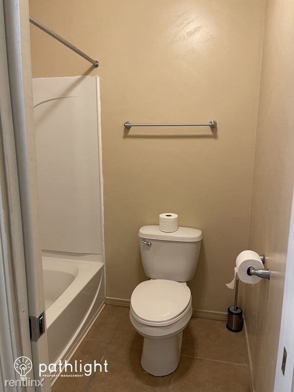 Foto del edificio - 4 br, 2.5 bath House - 630 Primrose Avenue...