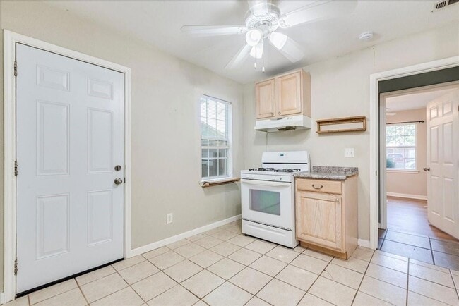 Building Photo - 609 Cottonwood St