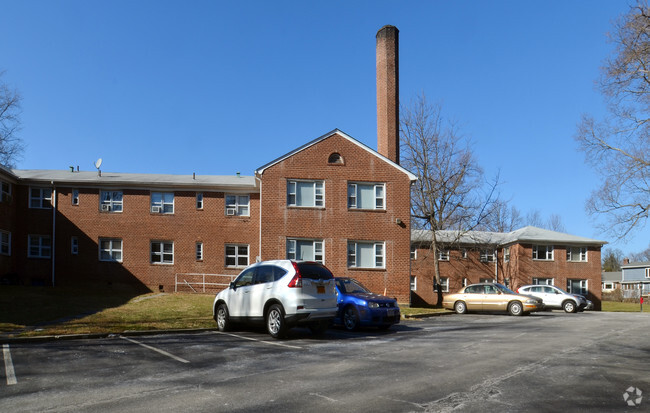 Building Photo - Cedar Hill Garden Apts