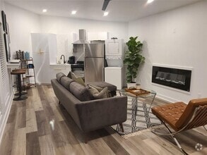 Building Photo - 3229 Kingsdale Dr SW