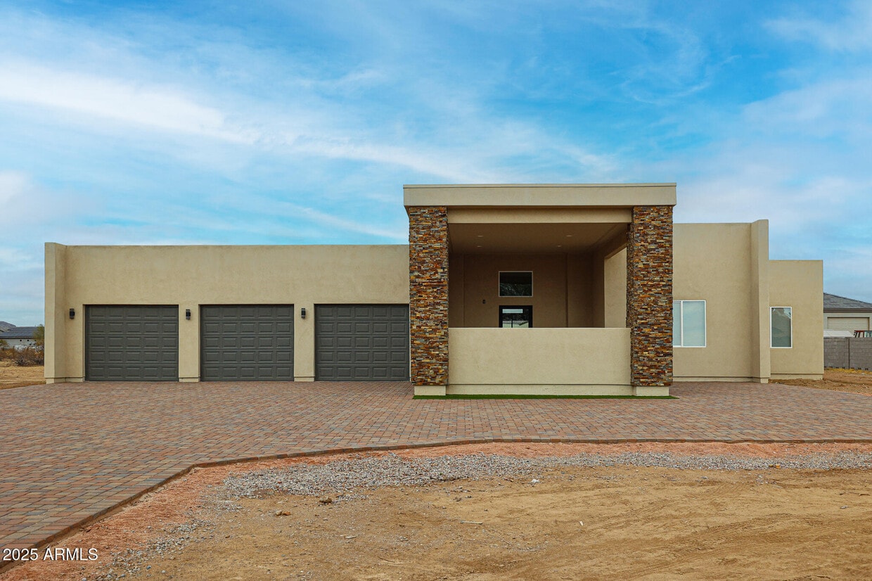 Primary Photo - 14930 W El Cortez Pl