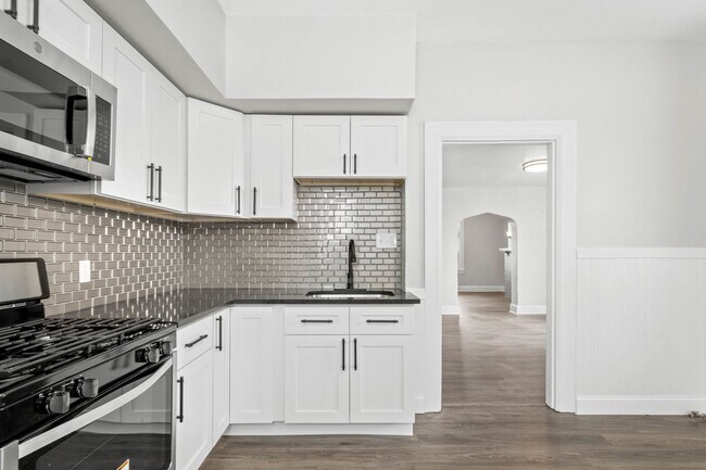 Building Photo - 4 BEDROOM STUNNNER IN THE PITTSBURGH AREA!...
