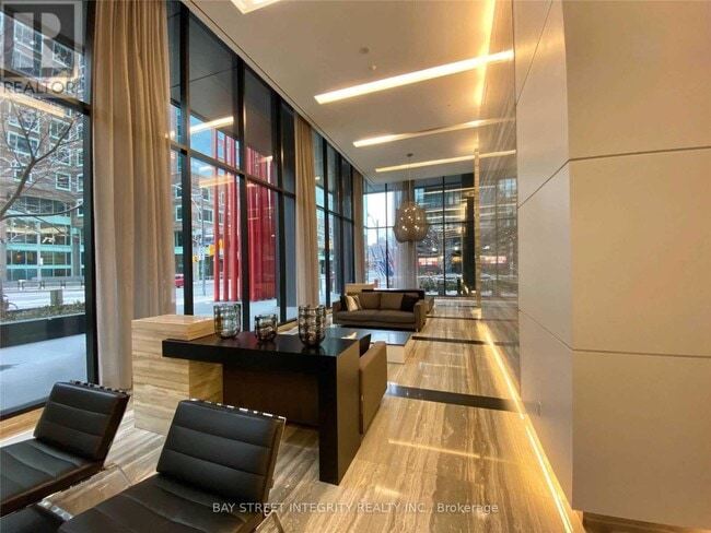 Photo du bâtiment - 110 Charles St E