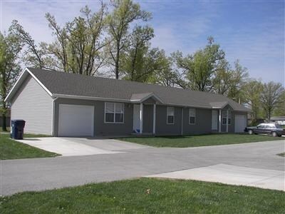 Primary Photo - 407-409 N Airport Rd