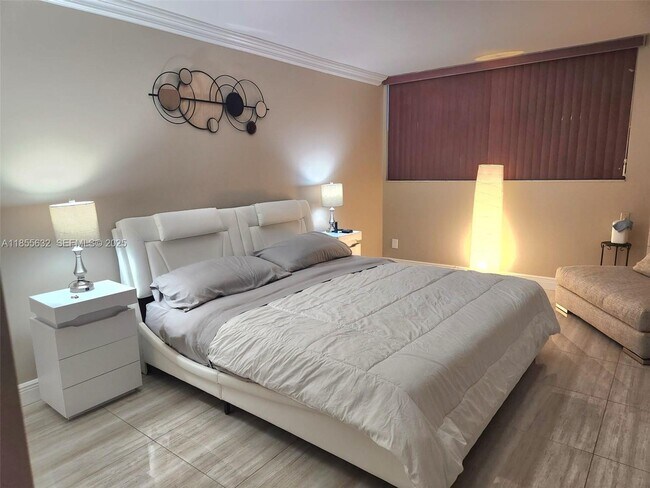 Foto del edificio - 16251 Golf Club Rd