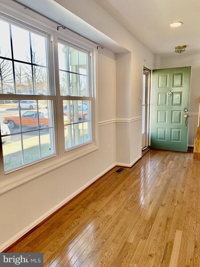 Foto del edificio - 8593 Burlington Ct