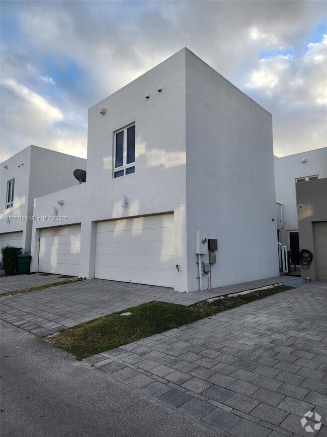 Building Photo - 6331 NW 105th Ct