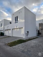 Building Photo - 6331 NW 105th Ct