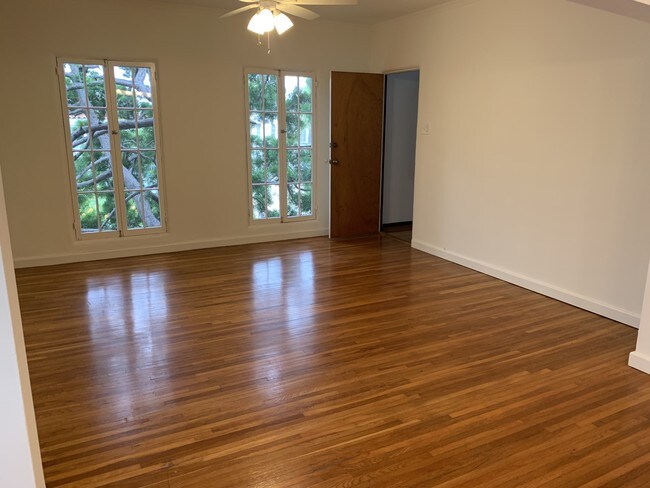 Building Photo - 448 N Hayworth Ave