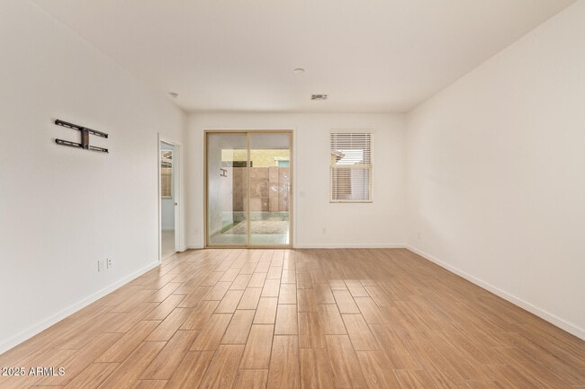 Foto del edificio - 14202 W Willow Ave