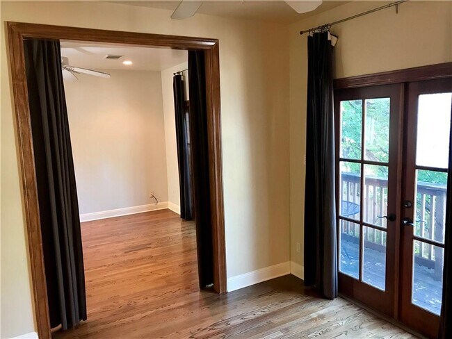 Foto del edificio - 915 E 39th St