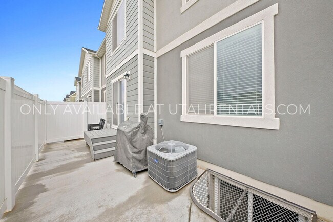Foto del edificio - 341 N Angus Dr