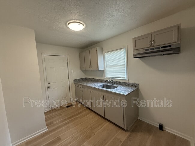 Building Photo - 679 Parkchester Dr