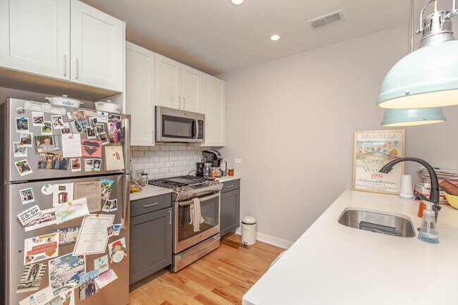 Foto del edificio - 928 W Oakdale Ave