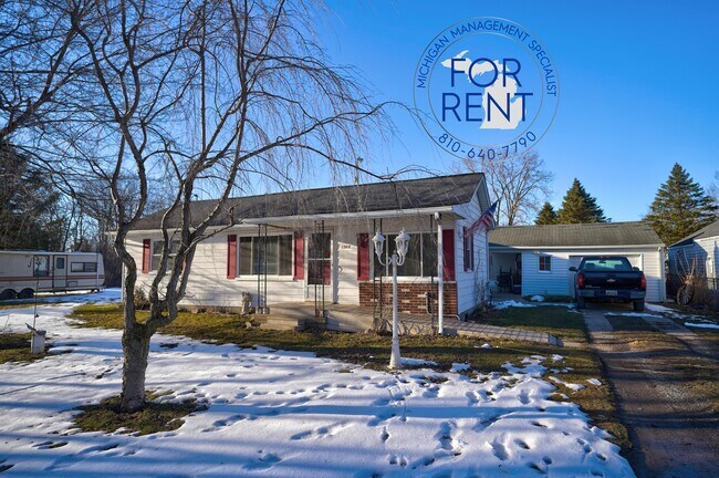 Building Photo - 1327 E Hurd Rd