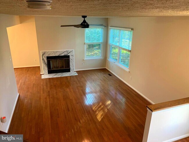 Foto del edificio - 411 Darby Ln