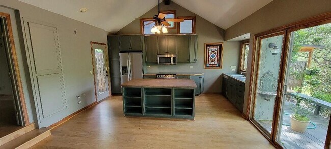 Building Photo - 6207 Bend Of The River Dr